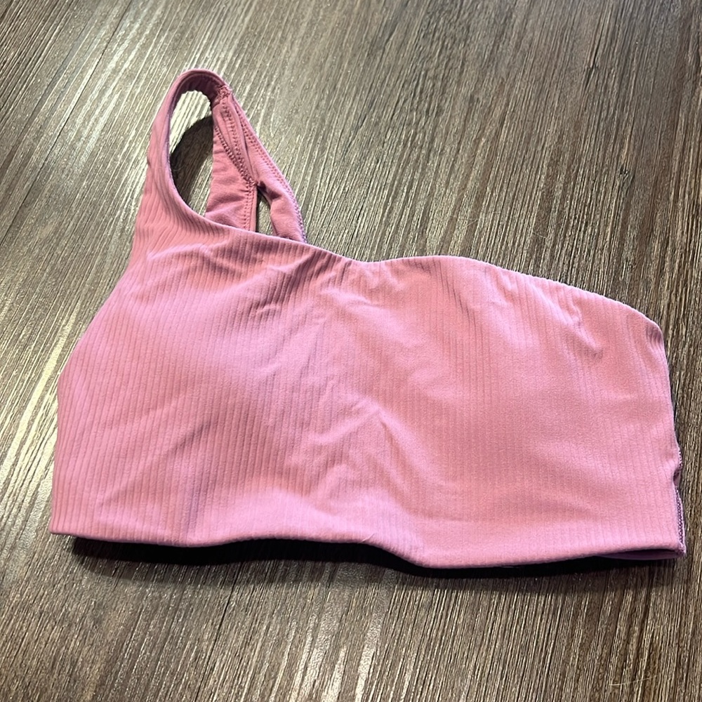 Ribbed asymmetrical yoga bra